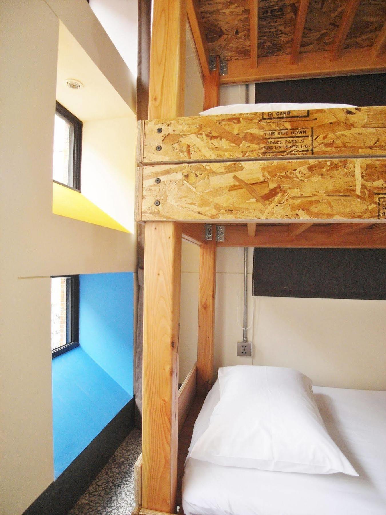 With Inn Hostel Гаосюн Экстерьер фото