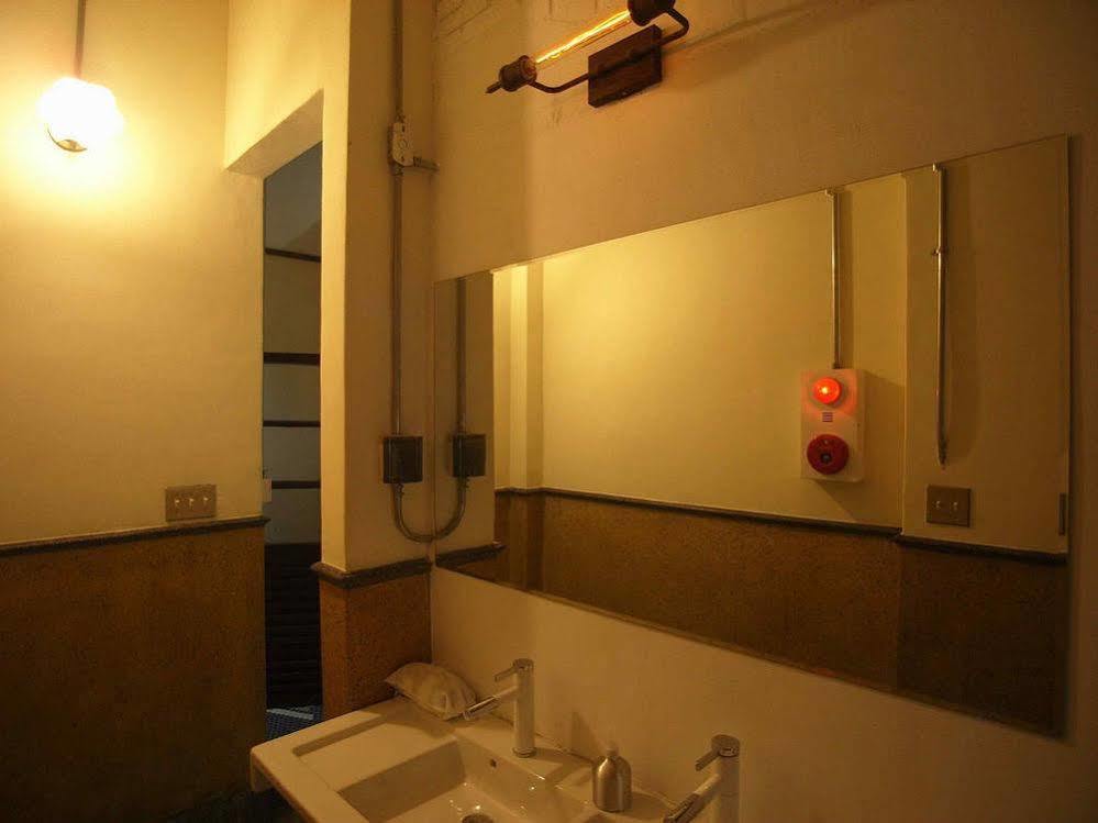 With Inn Hostel Гаосюн Экстерьер фото
